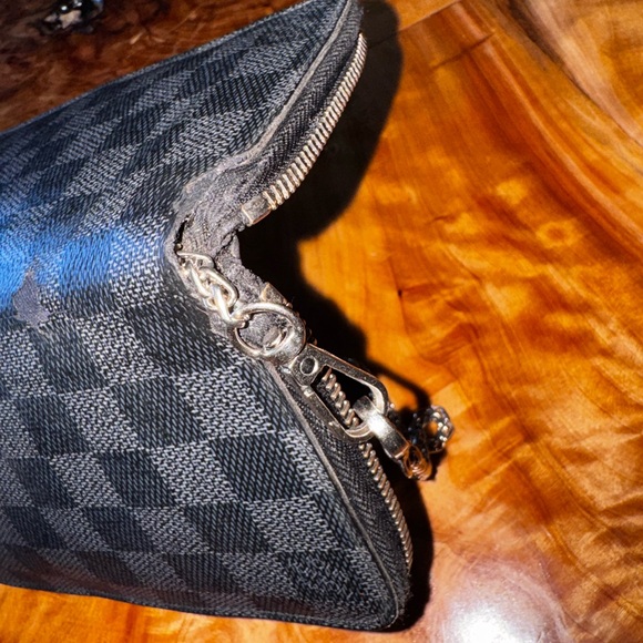 Louis Vuitton
Damier Graphite Pattern Coated Canvas Zippy Organizer Wallet - Picture 12 of 16